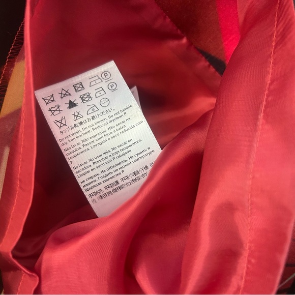 Escada size 36 (S) silk “Ode to LA” NWOT Pencil Skirt Elegant Tailored Design - Picture 10 of 15